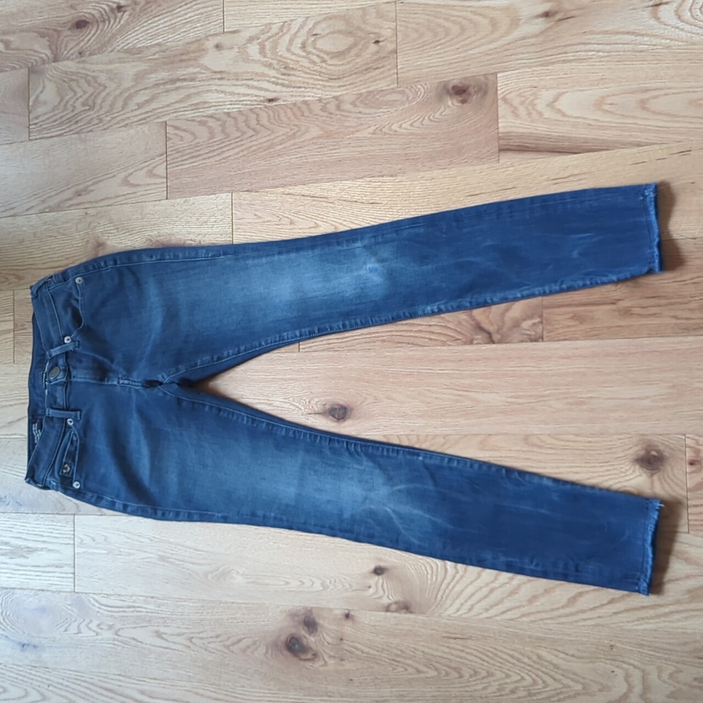 True Religion. Halle Mid-Rise Super Skinny Jeans. Size 23.